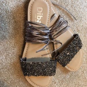 Strappy flat sparkly silver snaps NWT